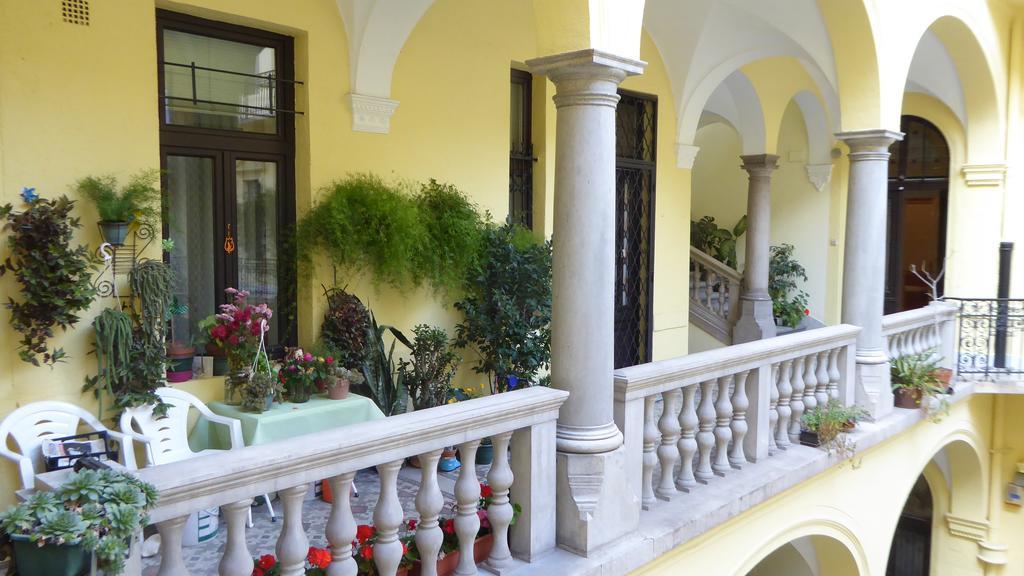 Charming Art Deco Flat, Budapest